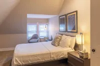 Cool and Modern 3rd Floor 2-Bedroom Walk-up