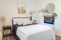 Coyote Creek Ranch + Pool House Near Murphy’s