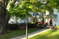 Elegant 19th Century New England Newly Renovated 1BR Vacation Rental
