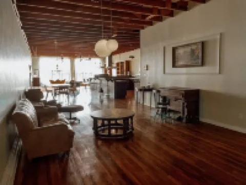 Downtown loft apartment with excellent views, furnishings and location on square