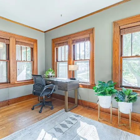 Modern Bungalow: spacious 3BR home near downtown Champaign & campus