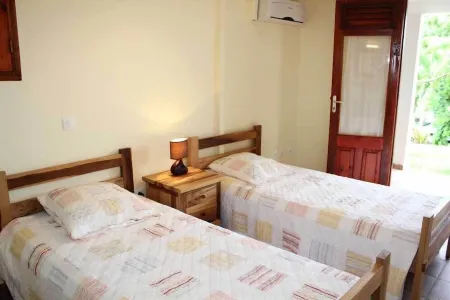 Authentic and comfortable Martinique Villa with pool, 400m from the beach