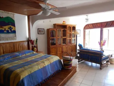 Winters Discount! - Stunning Bay-Ocean-Beach Vu 2 BR/2 Bth Split Level Condo Hotels in 