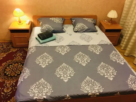 Comfy home near Botanic garden and railway station Отели рядом с достопримечательностью «Андреевский спуск»