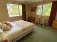 Birdsong, bush walks, biking and boating!