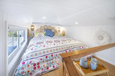 New Tiny House Chi Health Spa 주변 호텔