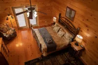 Luxury retreat/Hot tub/Carters Lake/Sleeps 22/Mountain view/firepit/pool table