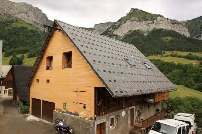 Chalet la Tournette Gite la Beccaz 80m2 au Premier Étage Hotels near Cascade d'Angon