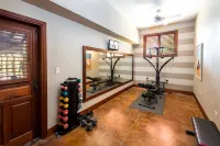 Sophisticated Oceanfront Villa, Beach Access - Gym