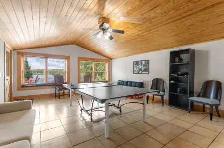 Cozy Log Cabin at Lake Norman LKN-featured on TLC