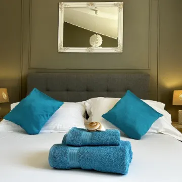 Seafront villa, sandy beach, heated pool, sauna, fitness,.