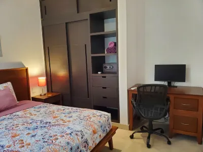 Cozy and Convenient - 10 min to ocean and town