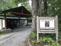 Highlands Hideaway Two Blocks from Main Street