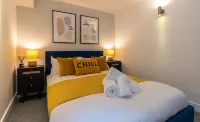 Stylish 2 bed town centre apartment with private parking