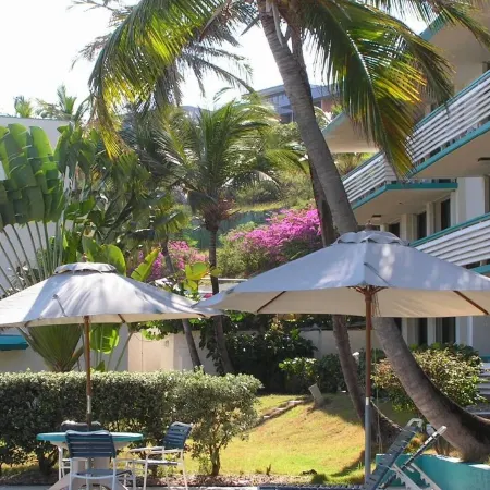 Prime Oceanfront, Remodeled St. Thomas 2BR/2BA Condo-Poolside, W/D, & Dining