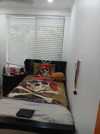 Safe secure home in a private court.  Close to airport n shopping centres city Отели в г. Анула