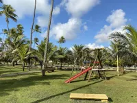 House with swimming pool, 5 bedrooms (4 suites) 40 meters from the beach.