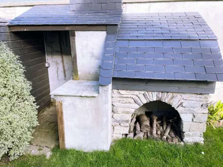 Family Paradise: Spacious House with Heated Pool and Beach Proximity