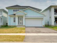 Cozy, spacious family home w/ Arcade! 5 mins from Beach! Hotels in Elgin County
