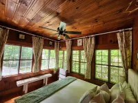 Classic Lakehouse on a Lovely Mountain Stream with Lake Rabun Access & 4 Bedroom Hotels in der Nähe von Tallulah Gorge State Park