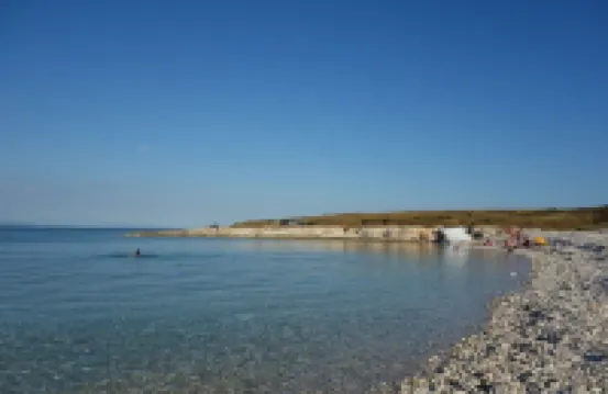 Air-conditioned apartment 250 m from the beach with private boat mooring