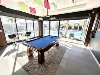 Beautiful home 5 min away from papas & beer. W/ King size beds