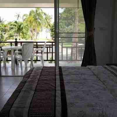 Lavender 4 bedroom ocean view villa Rooms