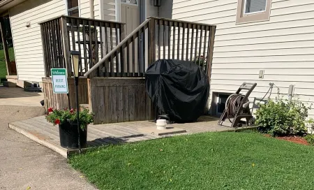 Kozy on King Отели рядом с достопримечательностью «The Watering Can Flower Market»