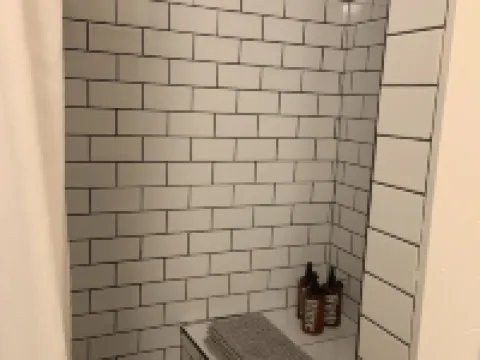 Cowibbean Cottage Uniquely situated over the ocean Hotels in Cowichan Bay