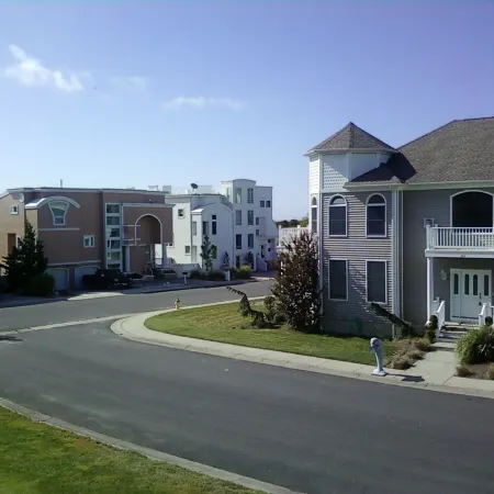 Newly Renovated, Beautiful Oceanfront Condo, 5 mins to Atlantic City