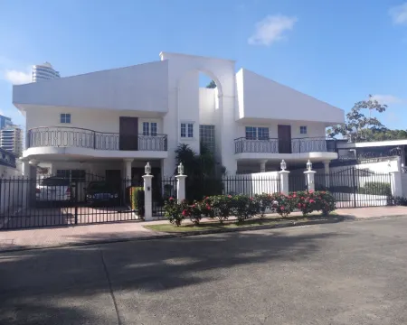 Two Floors Duplex in the middle of Panama City. Hotels in Bethania