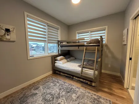 Blue Mountain Village Condo w/ Pool - Steps from Scandinave!