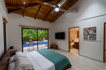 Stylish House w/private pool/patio Casa Mila  walking distance to beach and town
