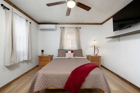 A3 Wally's downtown by The Landing & Convention Отели рядом с достопримечательностью «The SKY Deck at Parakeet Pete's Waterfront Zipline»