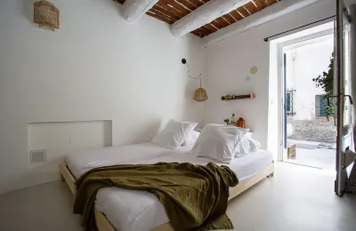 Vieil Antibes, Marché Provençal et Plage de Sable Juan Les Pins Beach 주변 호텔