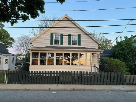 Beautiful Bristol 2BR Apartment Right Next To The Bay