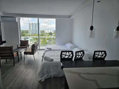 Newly remodeled Town Center condo Resort. Saltwater pool and water slide LUXURY Hotels in 