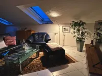 Spacious, quiet, A/C , Espresso machine, 2 queen beds, 50” Netflix TV, Hotels in Aarbergen