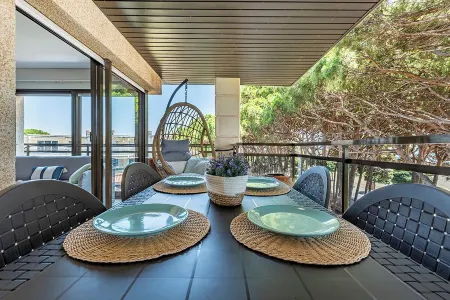 Can Costelles - Ático en Primera Línea con Vistas al Mar, Piscina y Parking