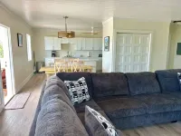 Mama Lou's Hide-A-Way Hotels in Alice Town