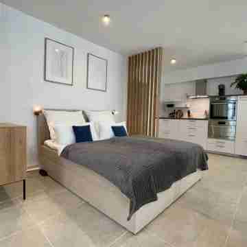 Unique city center studio with carport Rooms