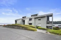 3BR 3BA Condo - Steps away from Beach, Pool and Dining!