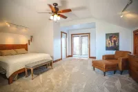 Charming 3-bedroom house in beautiful Pagosa Springs across from the Lake