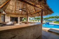 Amazing Beach Front Condo w/ Pool, Endless Beach, Flamingo/Potrero