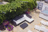 Villa Olga Apartment B. 125 meters from the sea with pool and sea view Hotels in Banjole