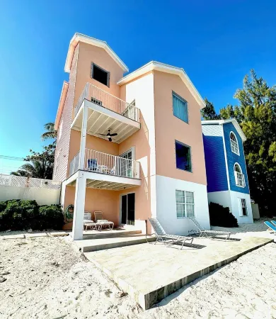 East End Paradise Villas 4Bd3.5B-Private Beach-On the Water-w/ Sea Level Studio