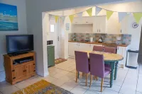 Rural, secluded holiday lodge close to beaches and Sandringham