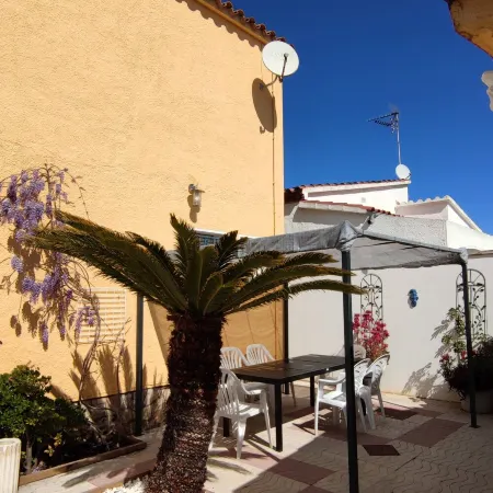 INDEPENDENT VILLA 4 BEDROOMS WITH PRIVATE POOL Отели рядом с достопримечательностью «Волнительный клуб»