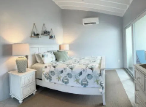 Newly renovated. 2BR 2BA - "A Little Vitamin Sea" with amazing views