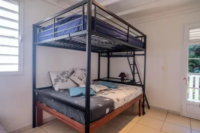 Villa Paradissol – Tropical Haven with Pool, Near Beaches, Warm Hospitality Hotel di 